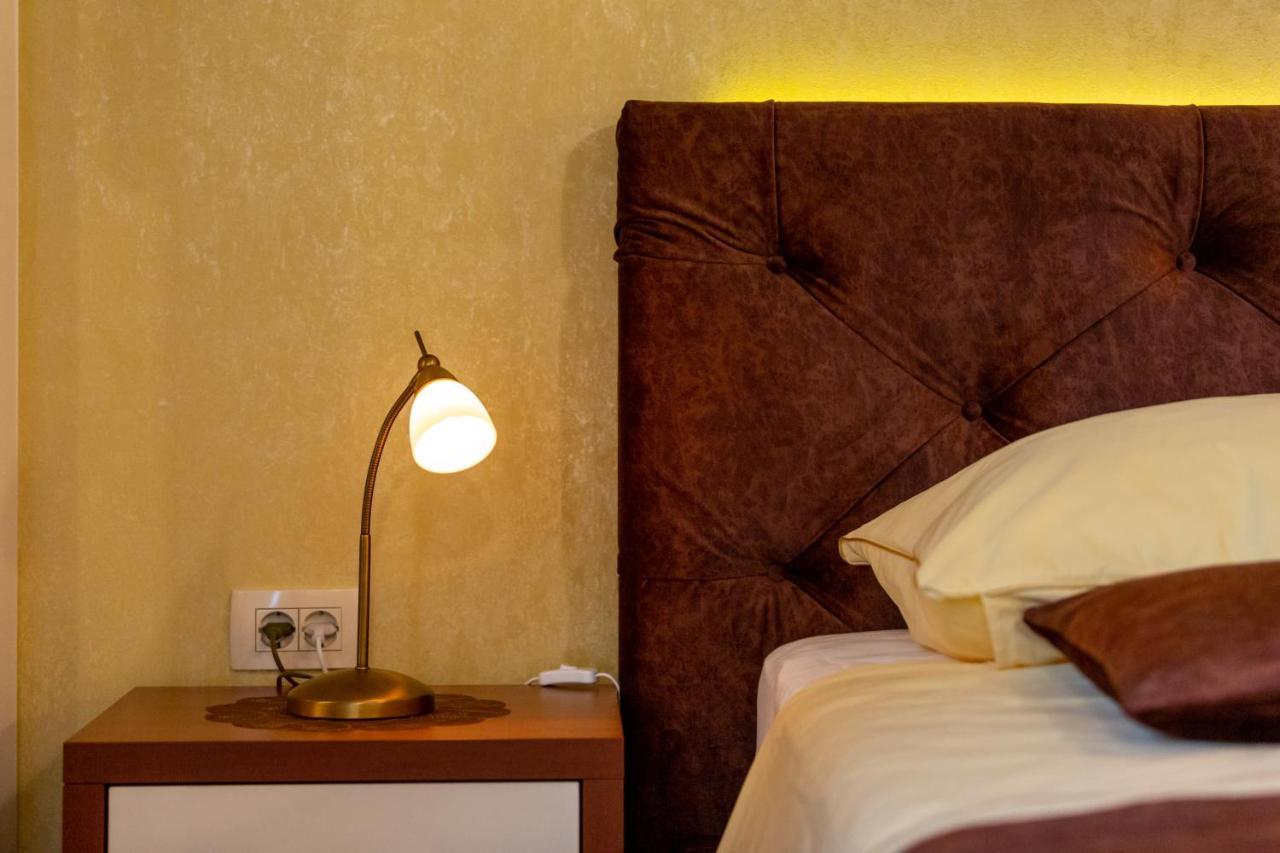 Studio Apartment Oleander สปลิท ภายนอก รูปภาพ