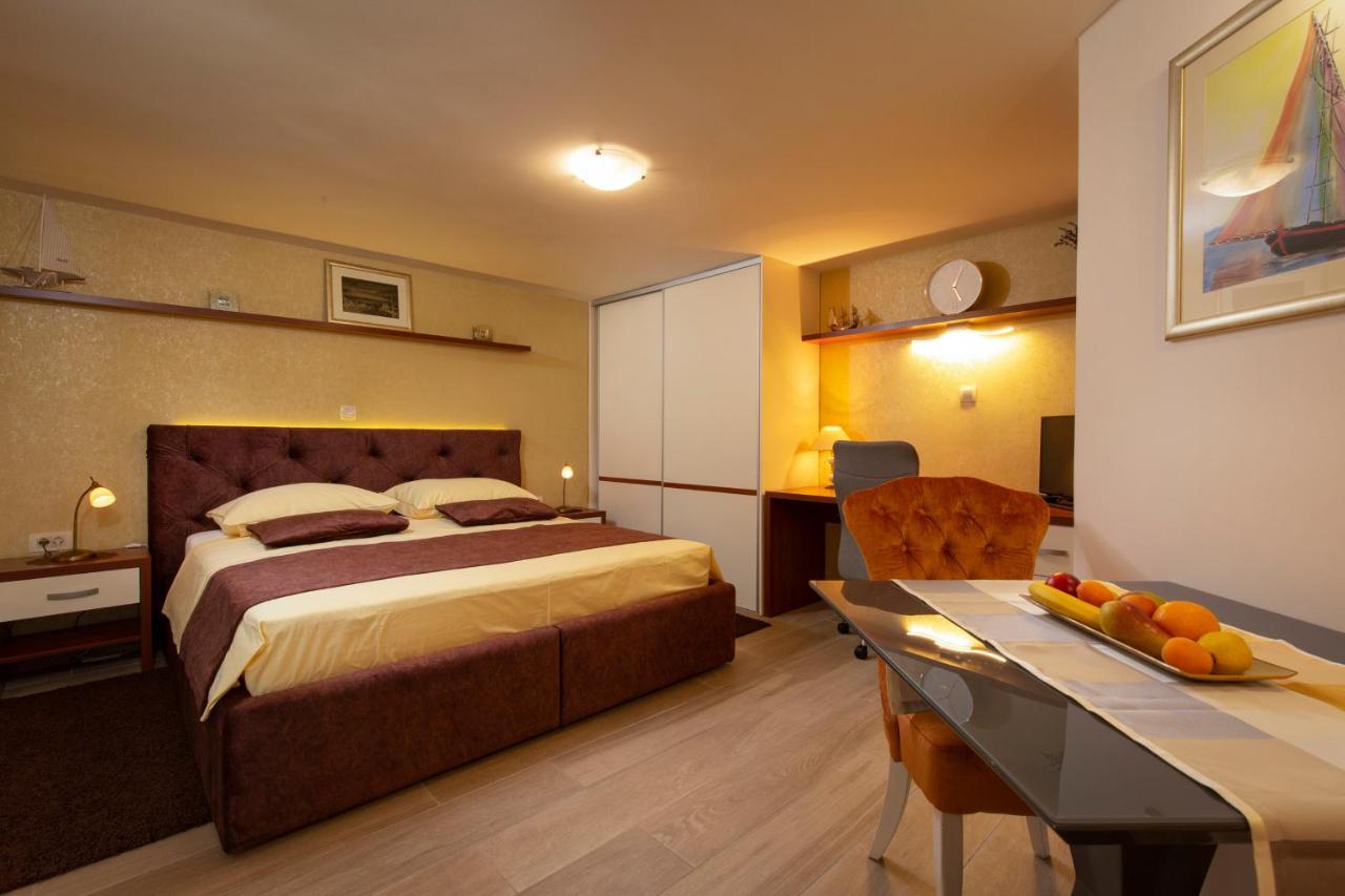 Studio Apartment Oleander สปลิท ภายนอก รูปภาพ