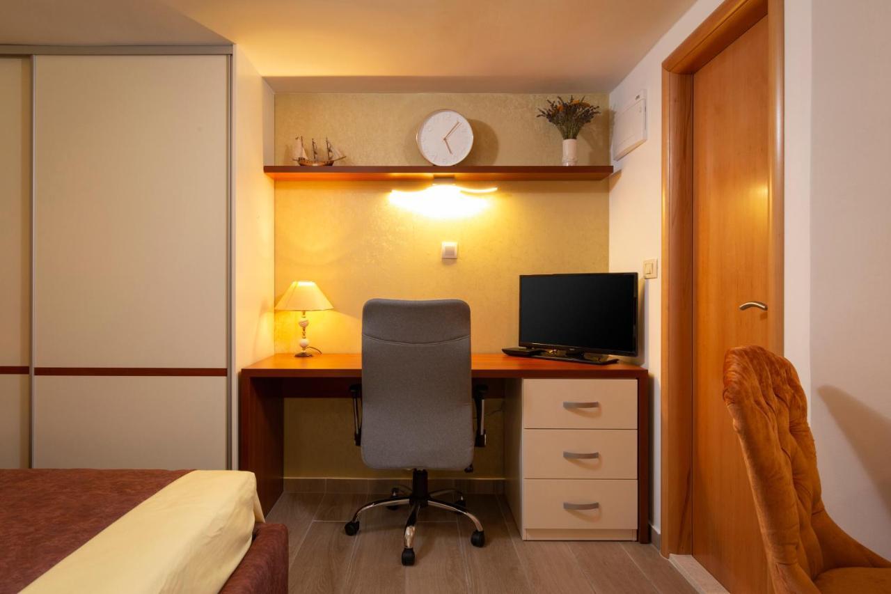 Studio Apartment Oleander สปลิท ภายนอก รูปภาพ